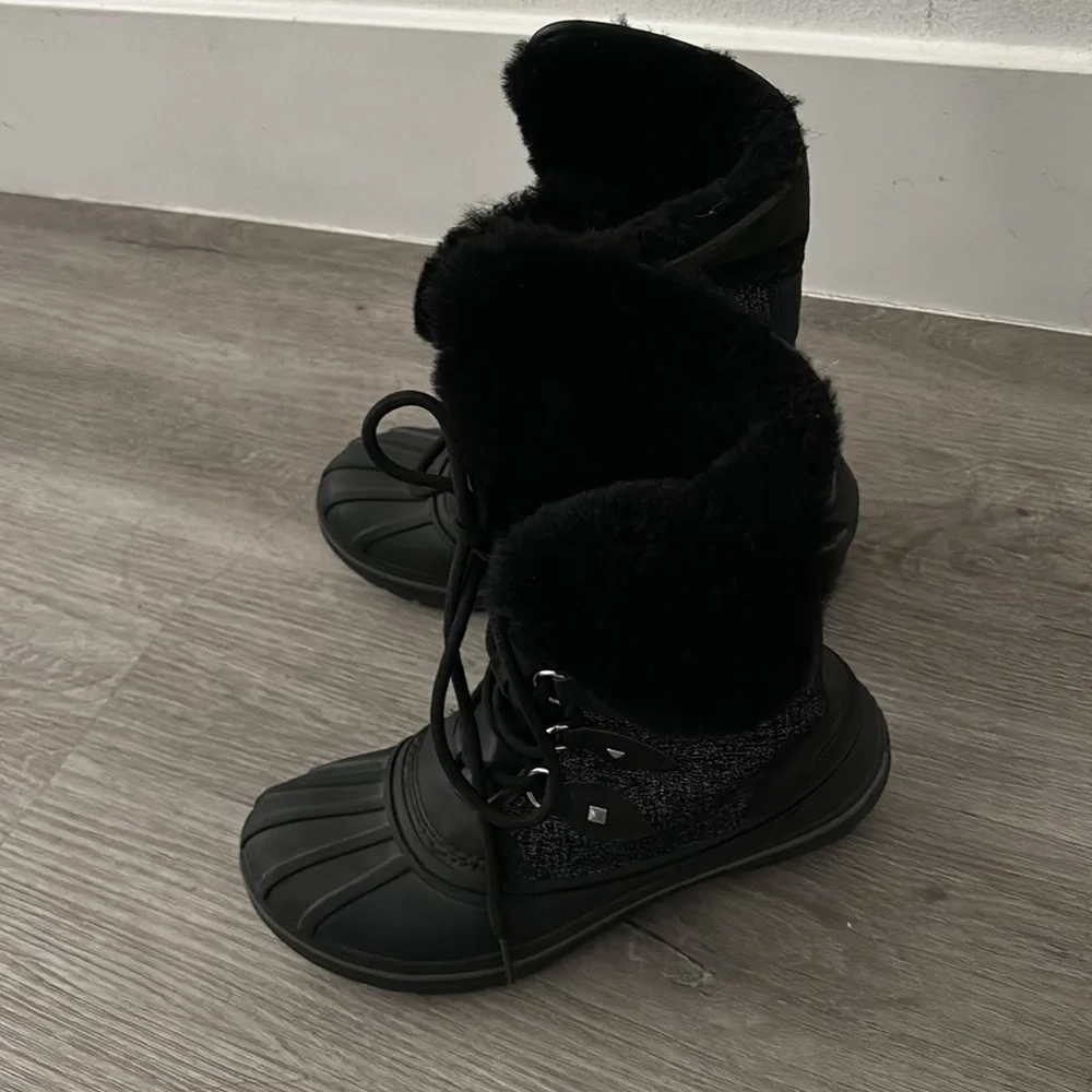 Crocs Women's Snow & winter Boots Sz 5